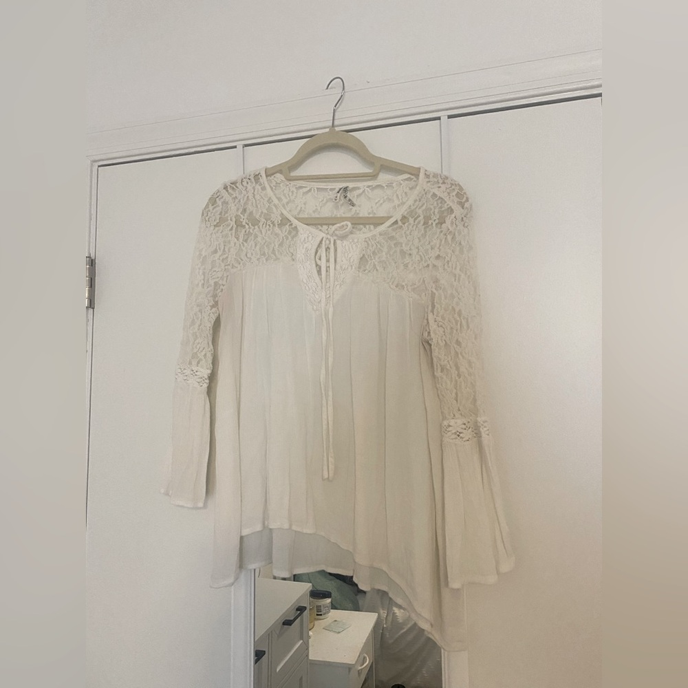 White blouse with lace